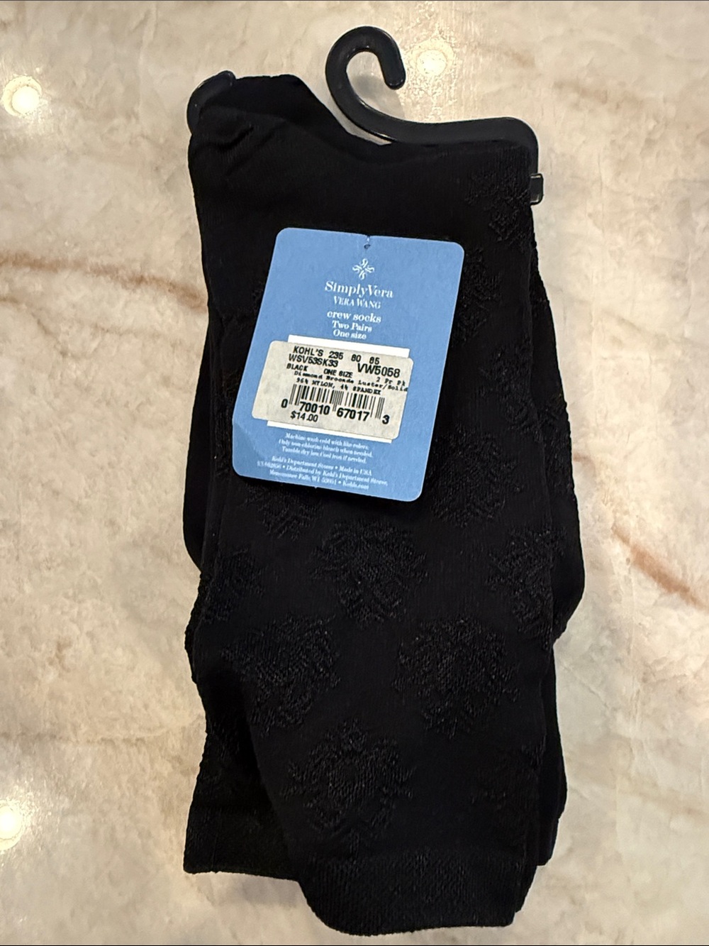 Vera Wang 2 pairs Women's Crew Socks - Textured Floral and plain Pattern nwt